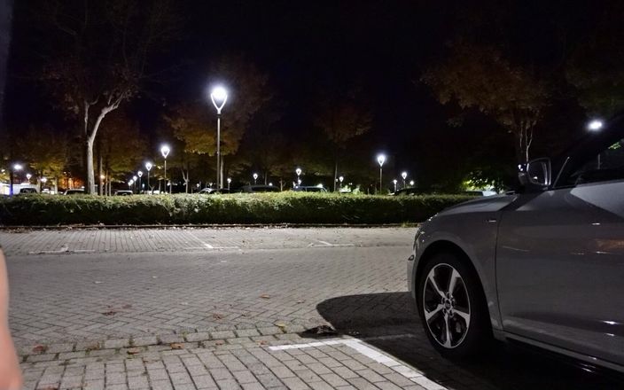 Loreley add: Mi-am pus rochia transparentă și am lăsat pișarea să ruleze