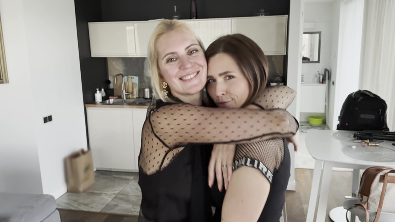 Mintaxxx69: Heißes küssen und lecken zwischen zwei sexy MILfs