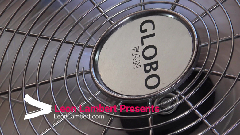 Leon Lambert Girls Twerk Parties CFNM: 見事な赤ん坊は彼女の完璧な、丸いお尻を示すのが好きです
