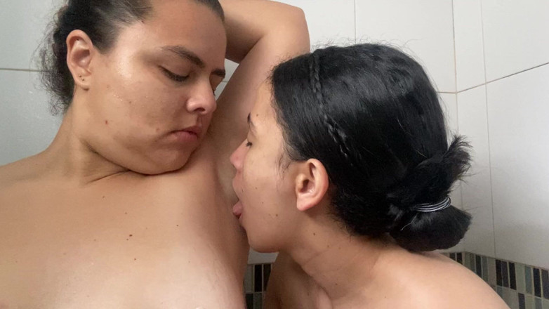 zoemelissa: Exploring Our Armpits with Tongue and Passion: an Unexpected Pleasure