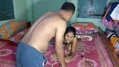 Bengali-coupel: インドのベンガル語Pinkivabi&Davorロマンチックなセックスストーリーで