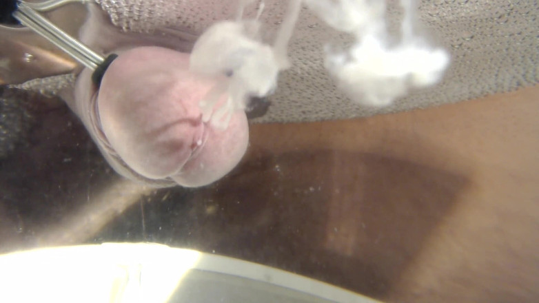 Wankulator Movies: Underwater closeup cumshot by Wankulator