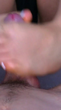 Ballbusting, footjob à l’huile