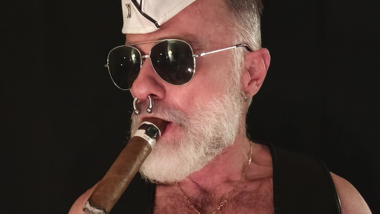 MusclesCigarsFFPig: Doutník nevlastní otec