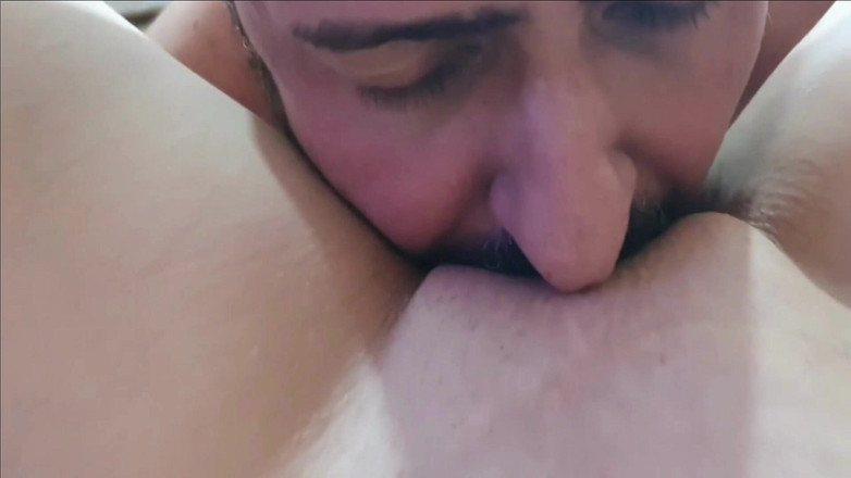 Casal Amador: Menghisap kelentitnya dan mengisi pepeknya dengan air mani