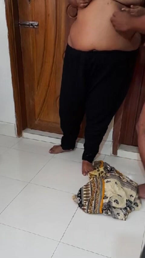 Aria Mia: Prinsă masturbându-se în hotel