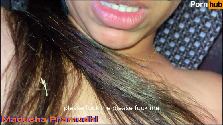 Tiyana: Suami kongkek isteri mubaligh dan gaya doggy