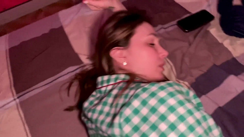 Alina Rai: - Seu pau é muito grande para minha bunda, é melhor foder...