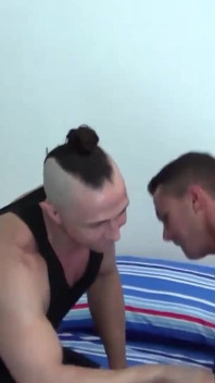 Muscled australiana justin 2 succhia un cazzo prima di scopare dazza
