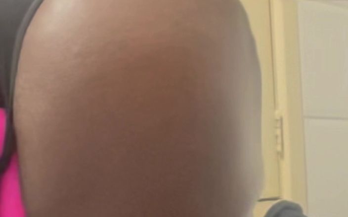 Black mature kinky muscle: Blackmusclebuttslut tittenspiel und sperma-session spielen