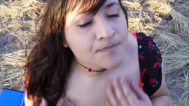 VickyVixen: Rychlovka venkovní kouření