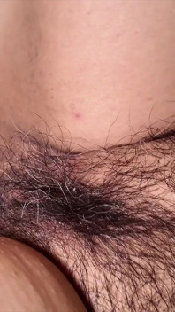 Nonna che si masturba durante il giorno.