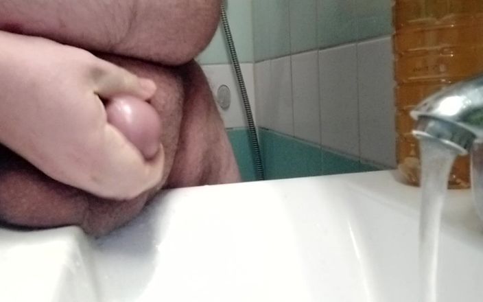 Big Pisser: Superchub Master spălate pula necircumcisă și hidratantă în cazul în care cu Tallow,...