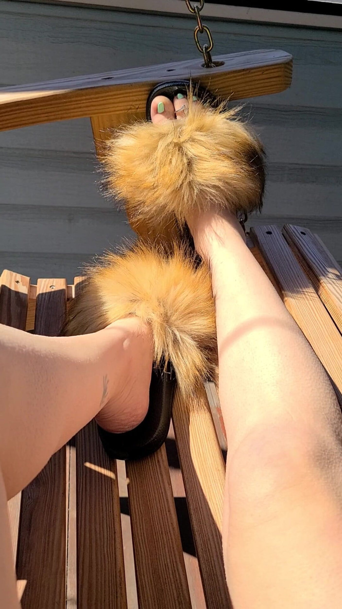 Raven Willow: Spring Feet Furry Slides