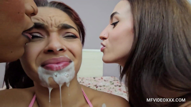 MF Desires: Лесбиянка Слюна для Застенчивой Jenny