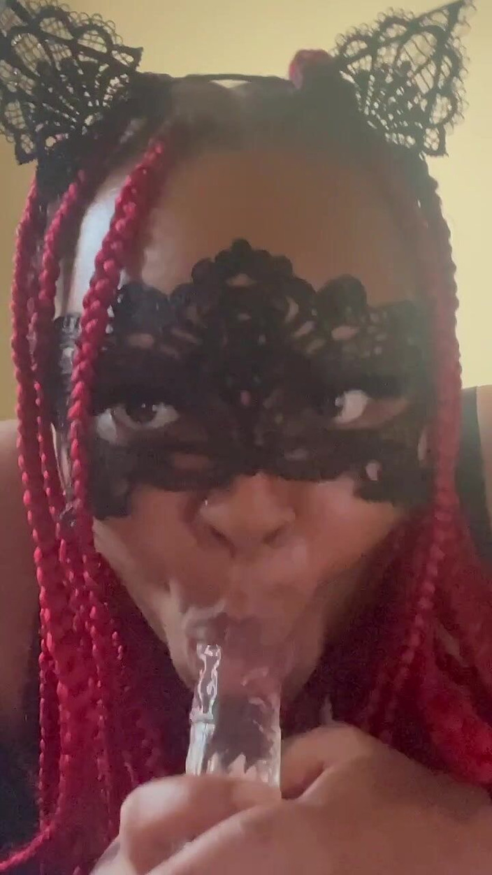 VallarieEast: Succhia quel cazzo