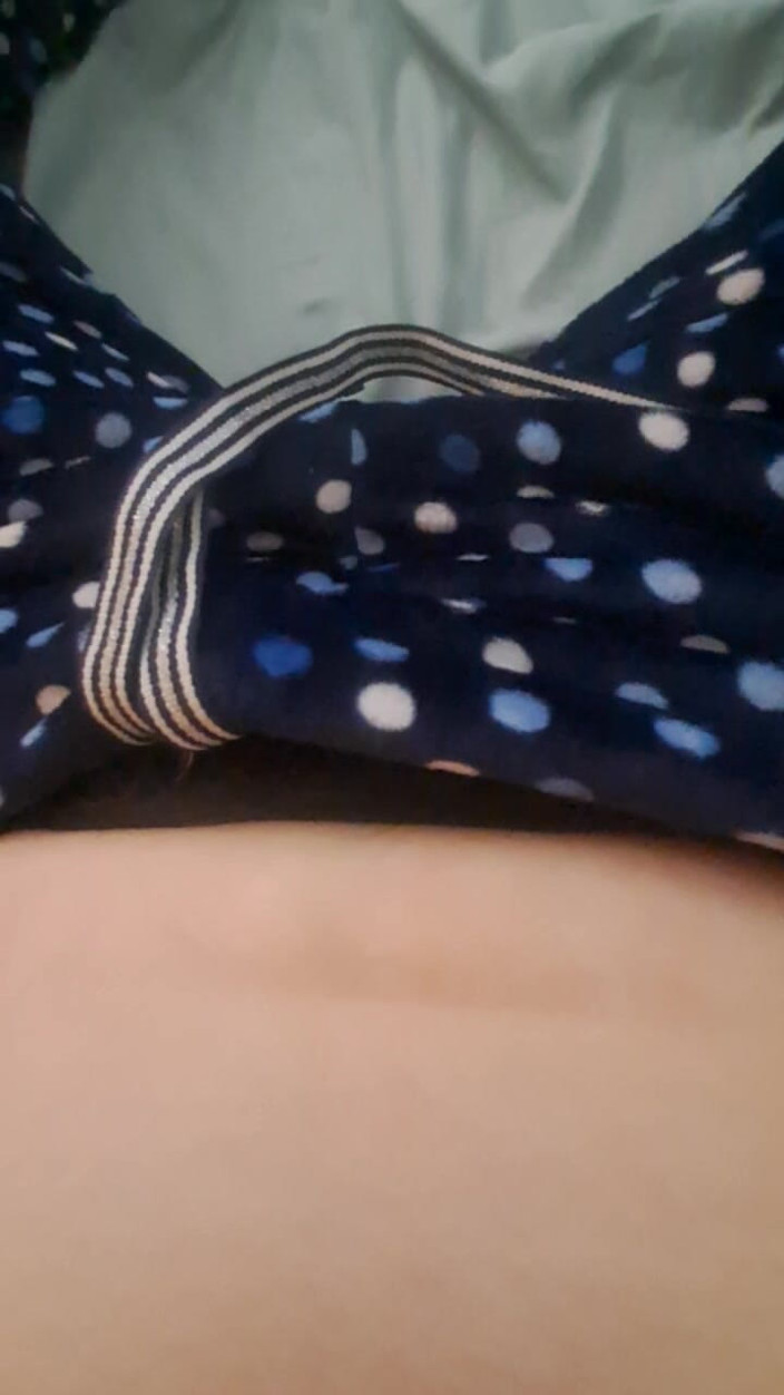 Mommy big hairy pussy: 寻找裤子下的洞