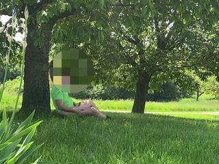Lucas Nathan King: Рискованно мастурбация в публичном парке | Огромный камшот