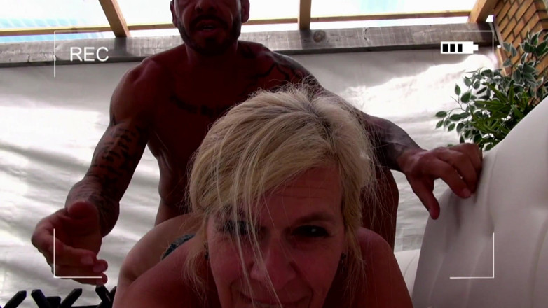 MMV Deutschland Porno: Big ass MILF sprayed on her sexy face