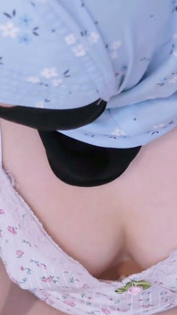 POV: Een Maleis Hijabi-meisje Dat Je Plaagt in Jumpsuit