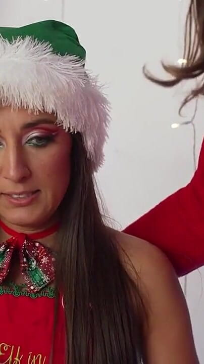 Pervz: Hoe, Hoe, Hoe! Naughty, Lesbian Elf Wants to Stick a...