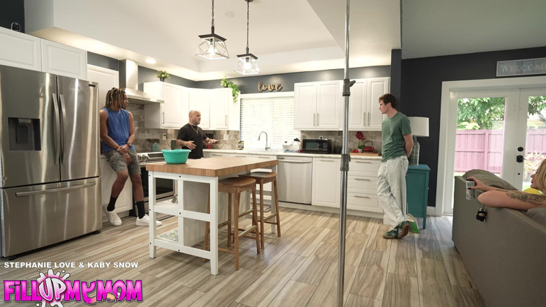 Fill Up My Stepmom: Bts Pt1 se Stephanie Love