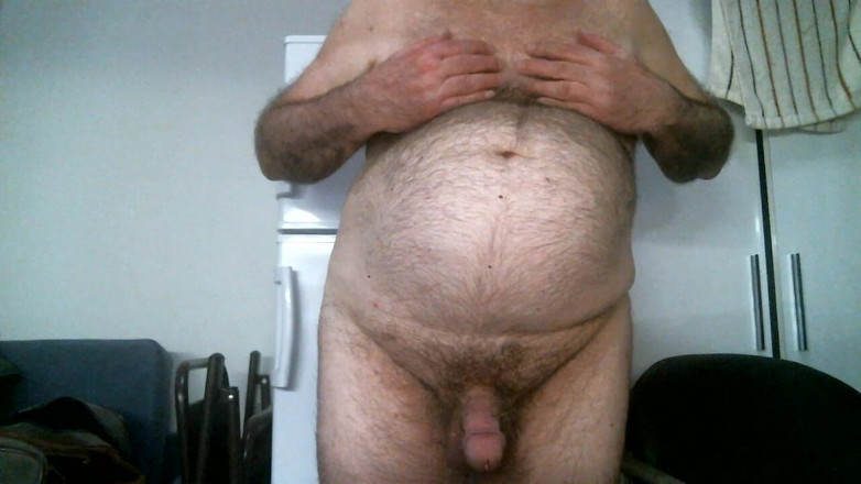 Coach Karl dude lodge: Allenatore Karl pancia e struscia il capezzolo