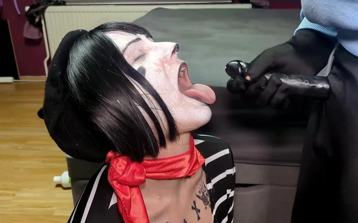 Damagedcosplays: Mime and Dash Cosplayer Couple Having Some Dirty Fun