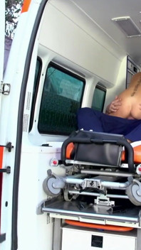 Alman - ambulans arabasında sert seks