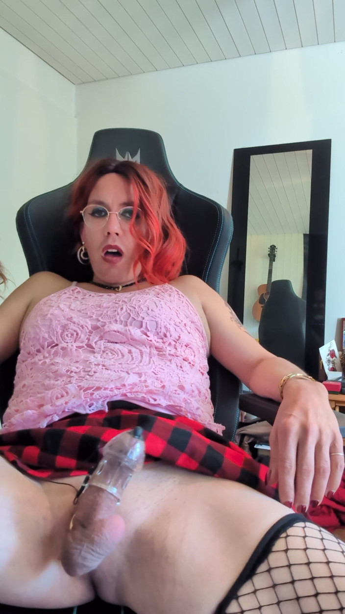 Killitoris: E-stim Caged Sissy Cumshot