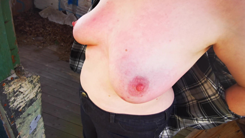 Bouncy Tits Action: Before Dinner the Tits Beaten