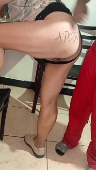 Dojrzała macocha zaprasza mnie do hotelu, aby mi coś zaproponować
