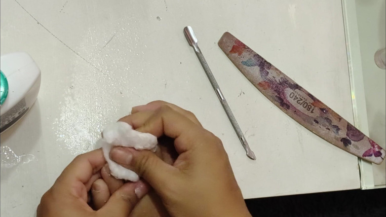 Isabel: Pintura de uñas