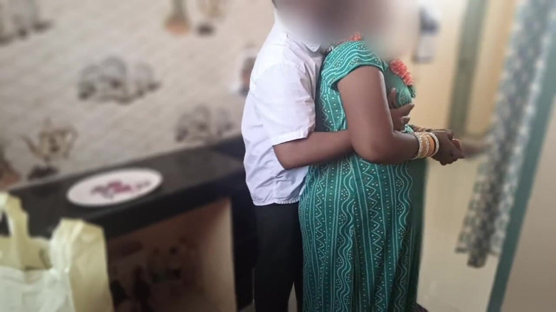 Telugu-fuckers: Desi nevlastní máma šuká v kuchyni, ošukal jsem ji k překvapení,...