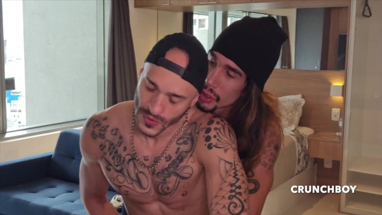 Interracial porn sex: Twee sexy latino esocret neuken zonder condoom