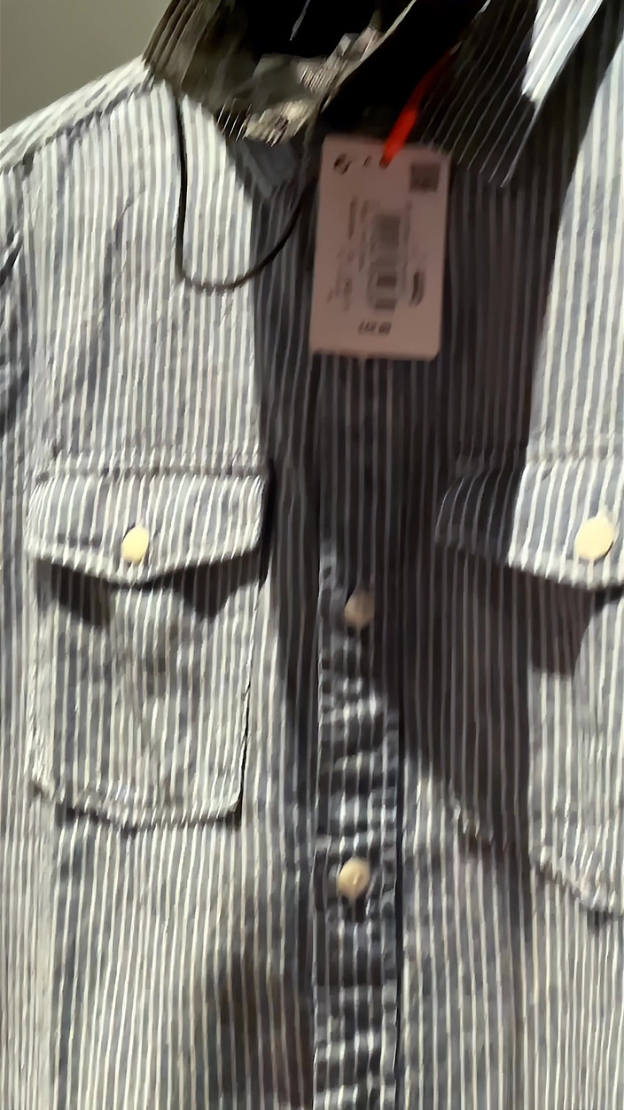 NakedFoxx: Phòng thử đồ mạo hiểm: Anh chàng kế tiếp nghe thấy...