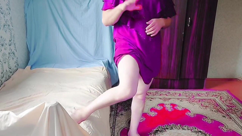 Kitty_Cross: Urzekająca fantazja Femboy obejmująca elegancję z nastawieniem