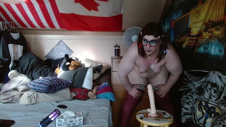 CosmicJones88: Tombul travesti güne götten ağza başlıyor
