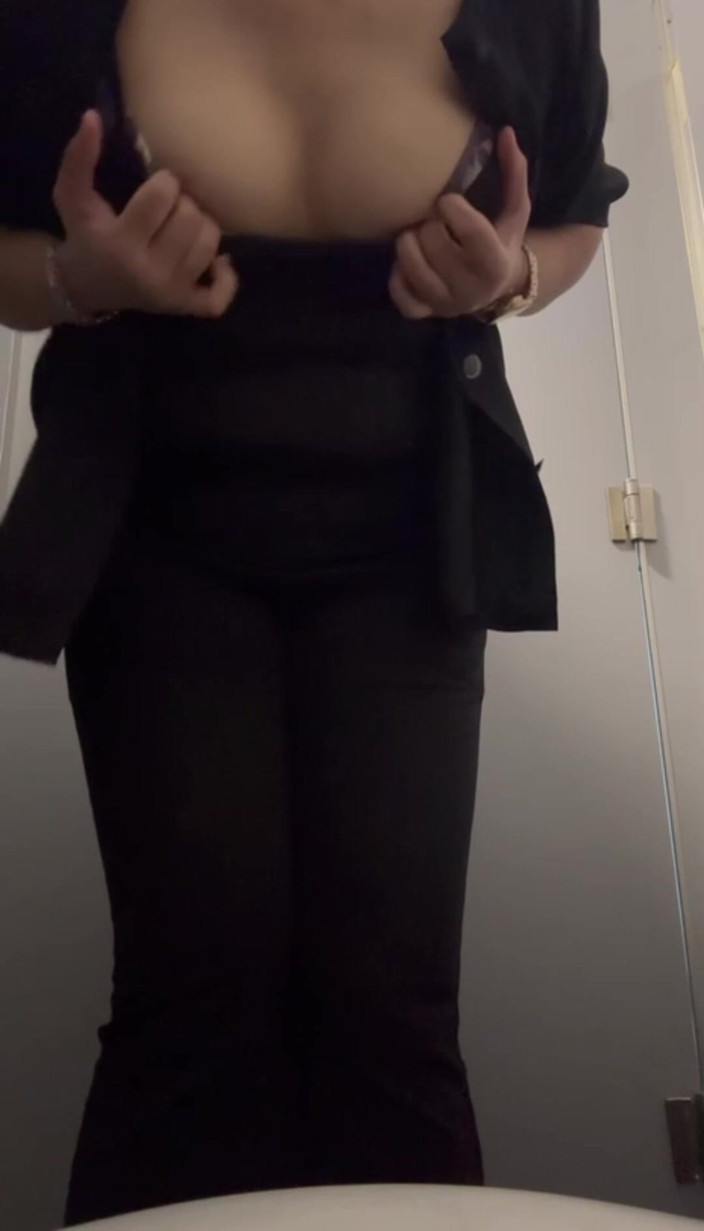 Hot Indian mommy: Шоу сисек дези бхабхи