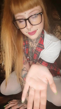 Giantess najde bývalého přítele Shrunk a Perving