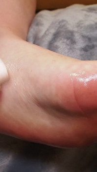 Massage des pieds à l’huile et soin doux des pieds | Asmr relaxant