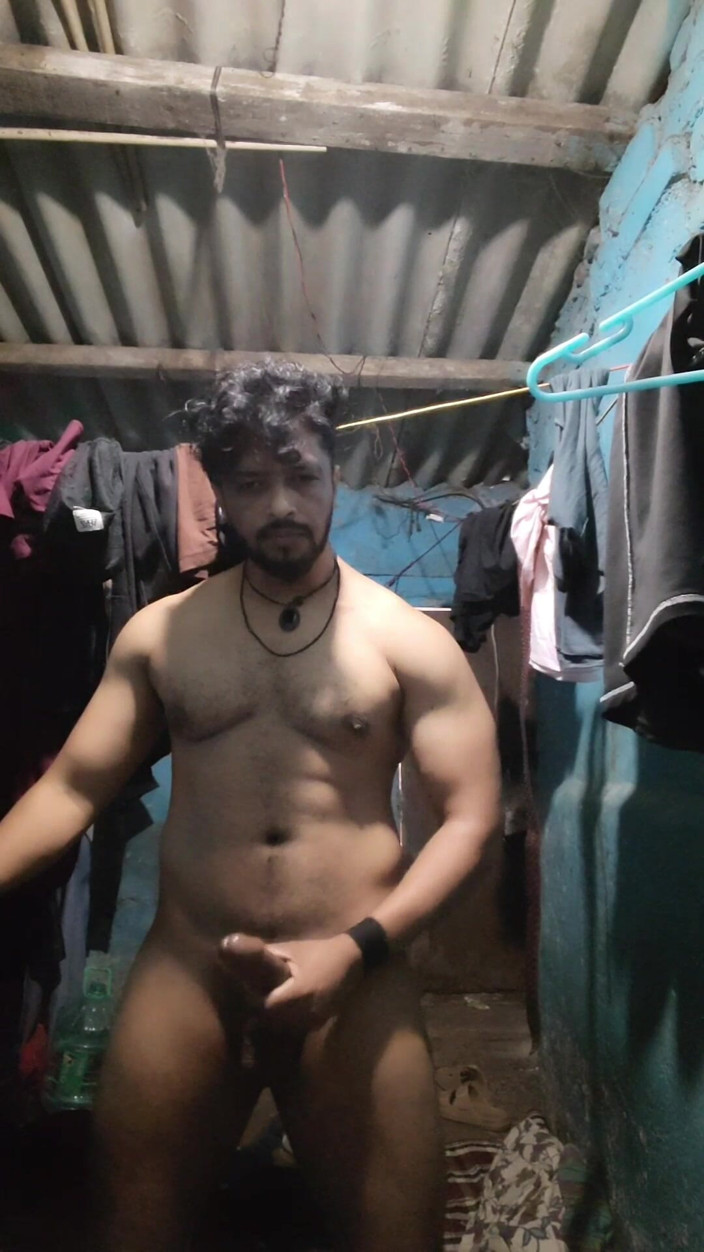 Mastkalandar: Desi Hunk ช่วยตัวเองคนเดียว