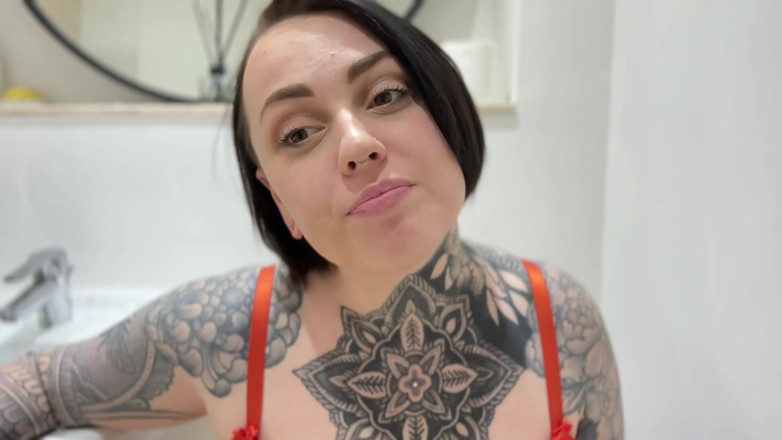 Miss Valentina: Toilet Manusia