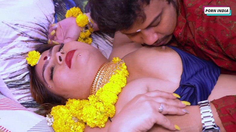 Porn India Studio: पति के साथ रोमांटिक हॉट शादी की रात का सेक्स