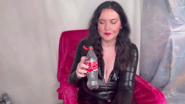 MissFFW: Panna Ffw lubi butelkę coli i burping