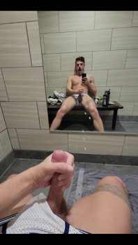 Éjaculation rapide dans une salle de sport ! Je souhaite que cela se soit recueilli dans un muscle sexy