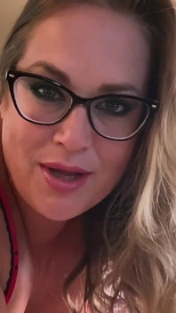 Lilybay la belle-mère se fait interrompre par une grosse bite noire