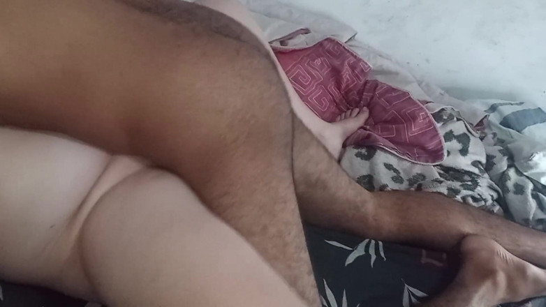 Cuckold Couple Swing: Memakai pepek pada batang kawan cuckold