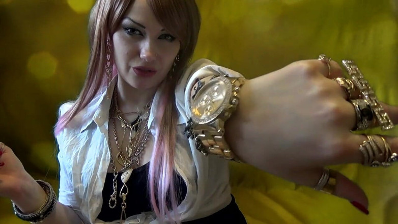 Goddess Misha Goldy: Tout en or, boire de la fumée, coaching masturbatoire