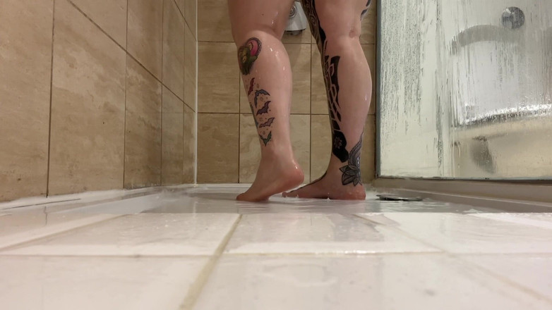 Miss Valentina: Duscha fötter utsikt